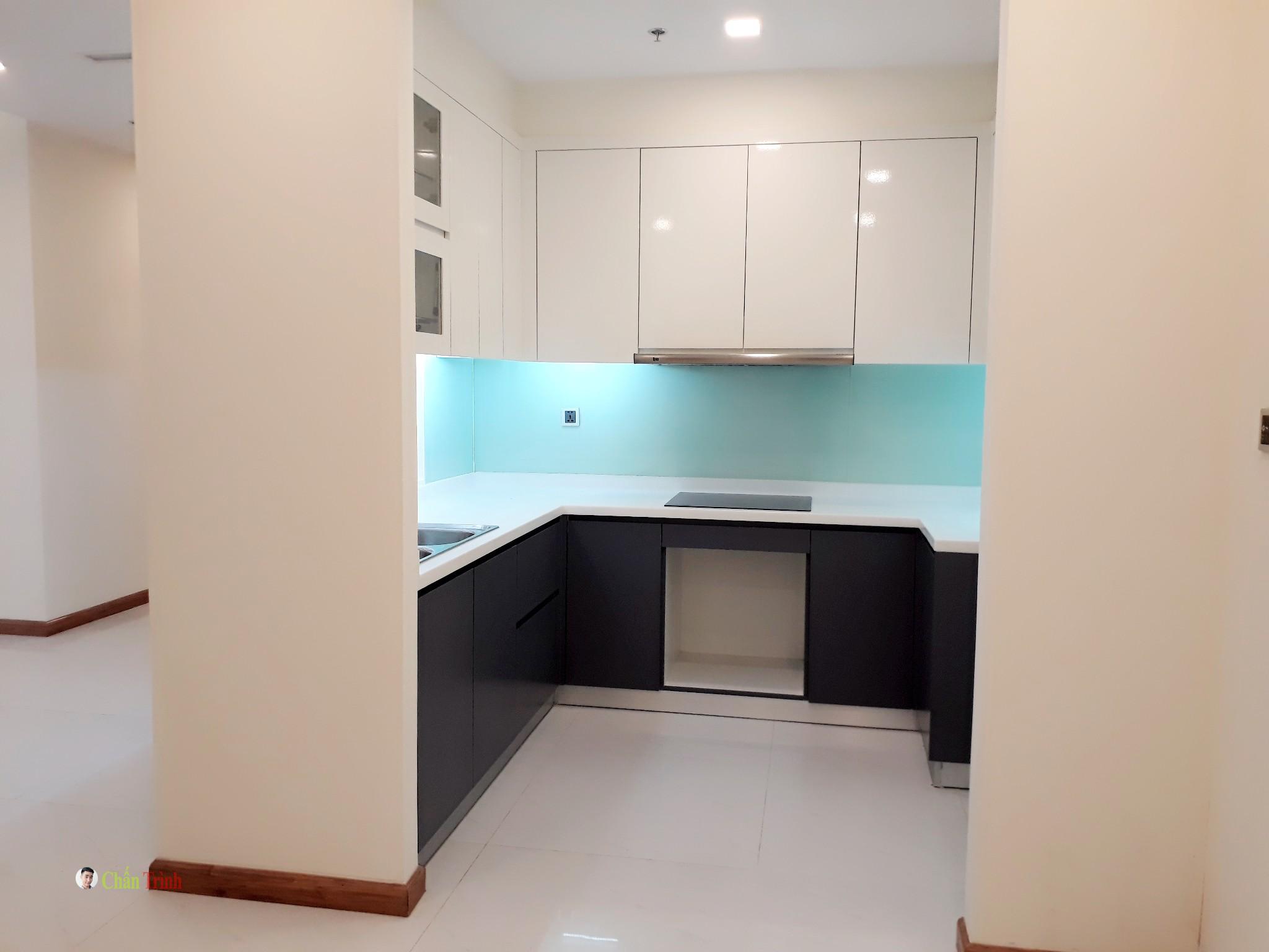 Bếp căn Park 6-07 Vinhomes Central Park sau khi thay đổi thiết kế