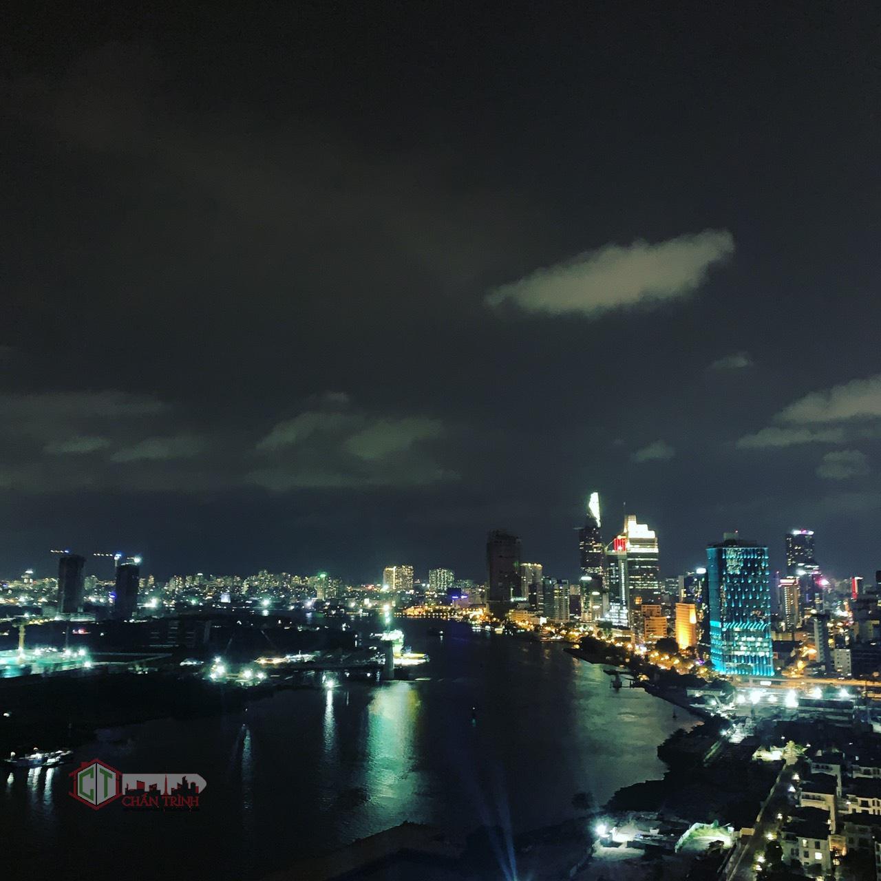 Cho thuê ngắn hạn 2 phòng ngủ Vinhomes Golden River - Hình view chụp thực tế.