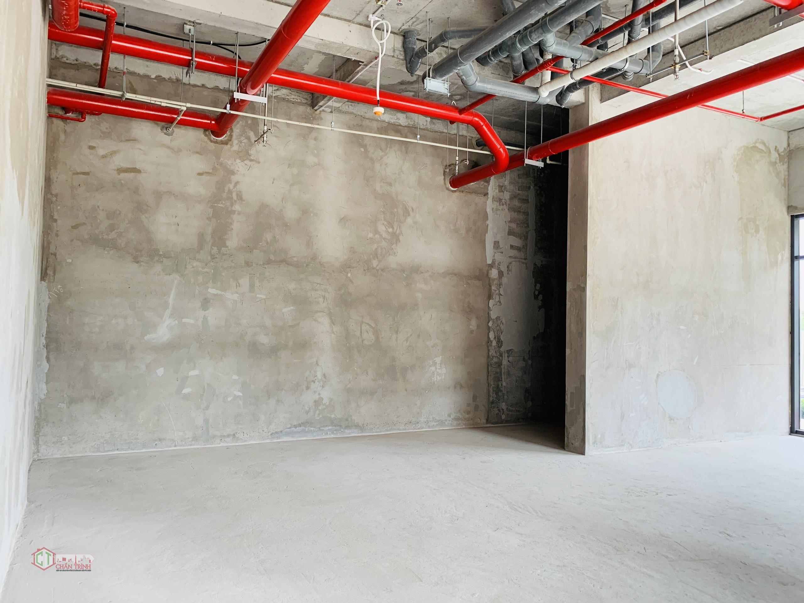 Bên trong shophouse luôn được bàn giao thô, khách thuê tự trang bị theo sở thích cũng như ngành nghề
