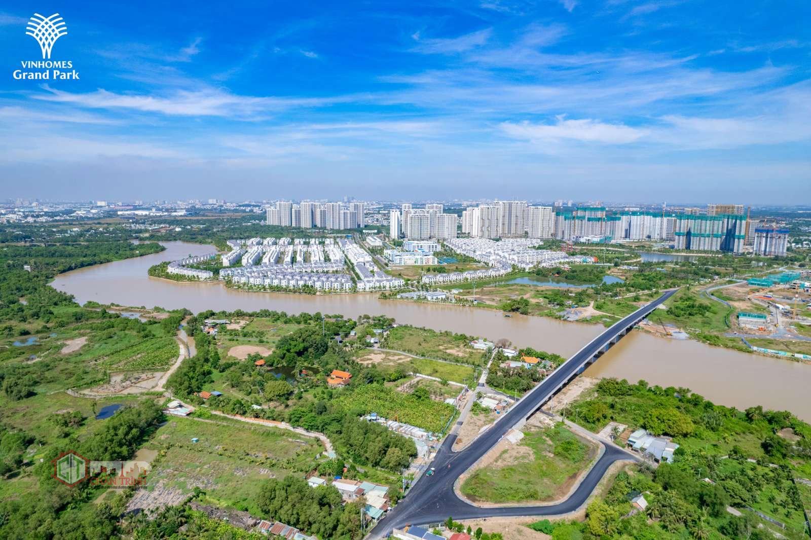 Cầu Long Đại nhìn về Khu đô thị Vinhomes Grand Park.