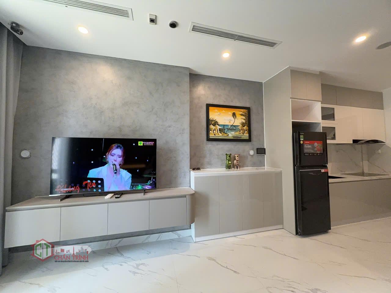 Khu vực Tivi và Bếp của căn hộ Studio The Beverly đang cho thuê